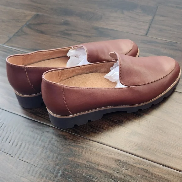 Vionic Kensley Leather Slip-On Lug Sole Platform Loafers. Women's size 9.5. - Picture 7 of 11